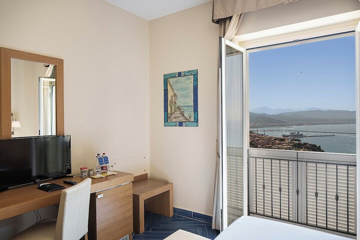 Room 30 of 111