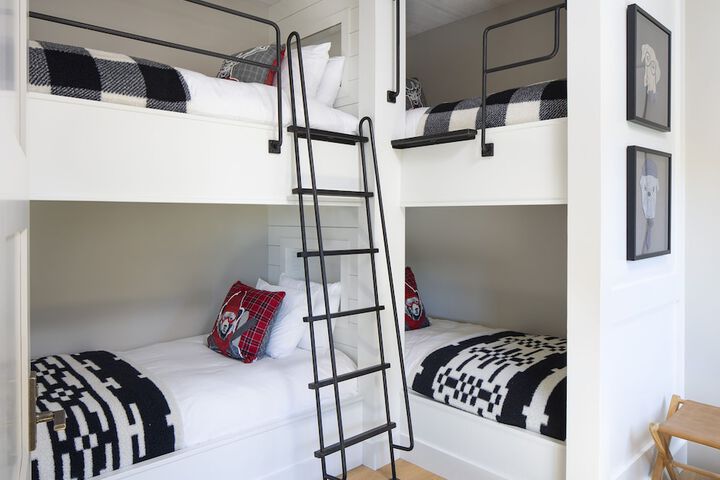 Room 8 of 32