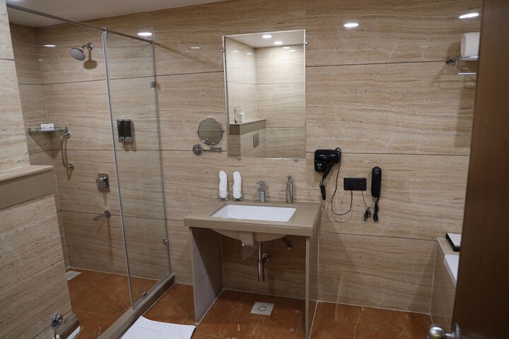 Room 45 of 118