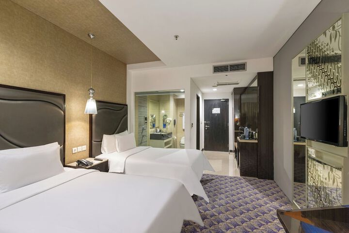 Room 13 of 30