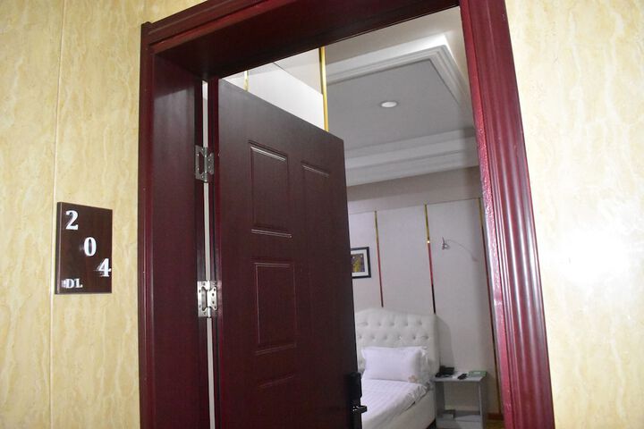 Room 7 of 38