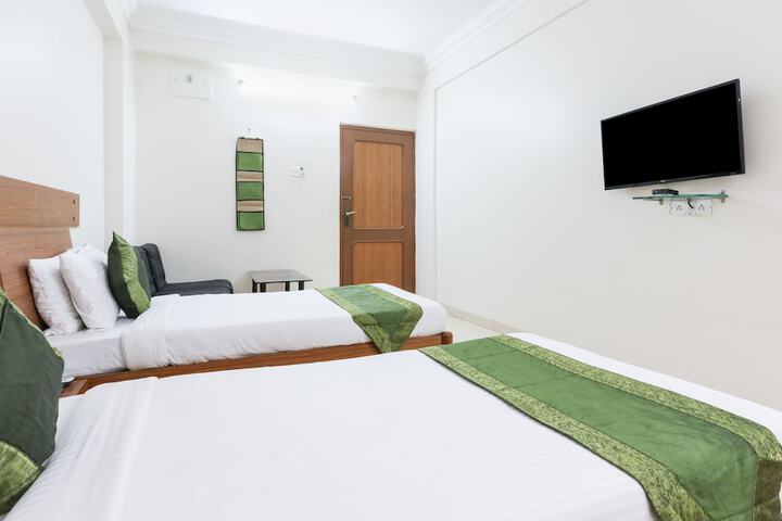 Room 13 of 35