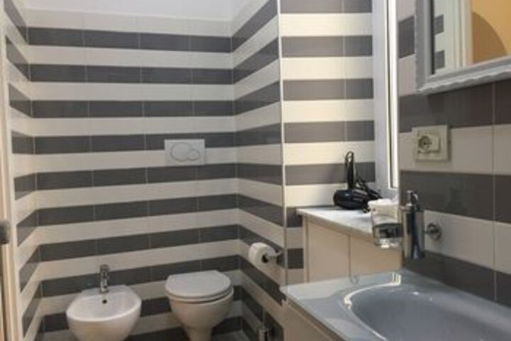 Room 3 of 27