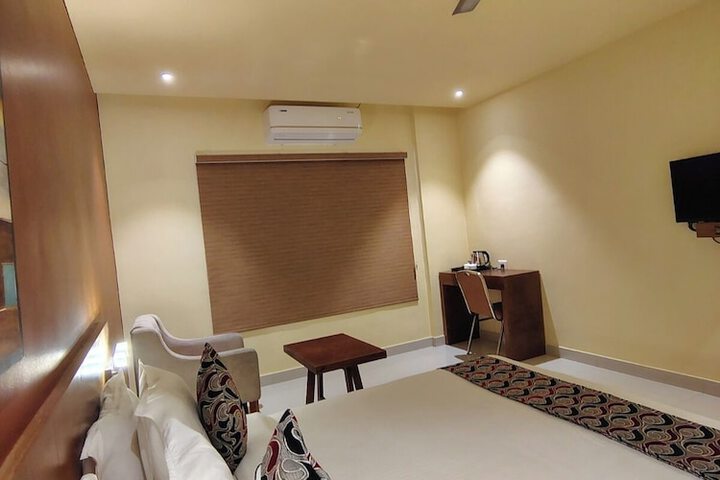 Room 5 of 25