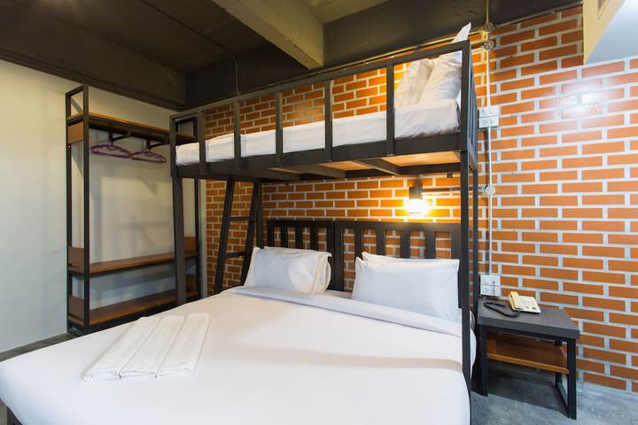 Room 40 of 76