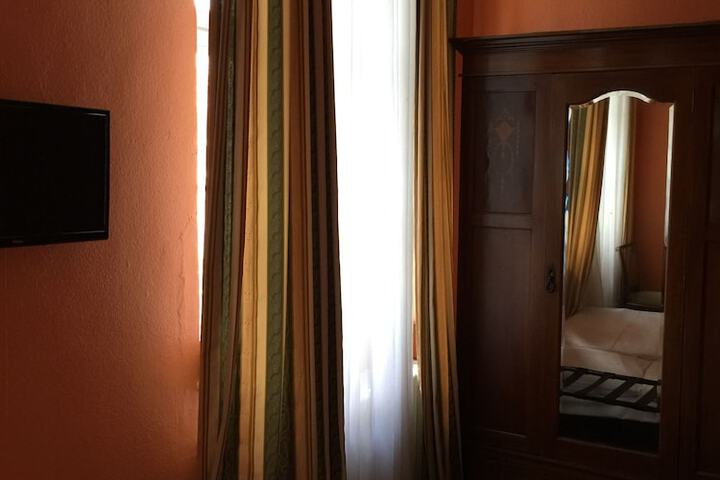 Room 16 of 41