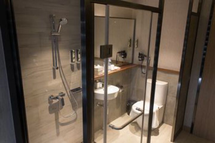 Room 2 of 18