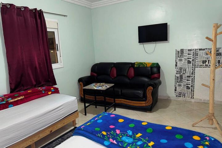 Room 6 of 16