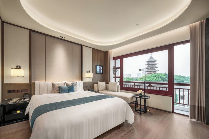 Room 47 of 165