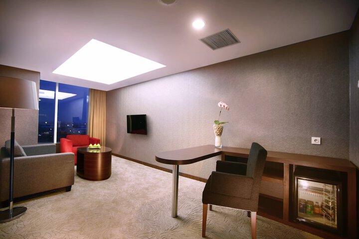 Room 6 of 34
