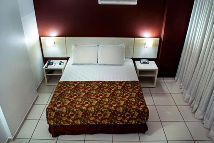 Room 8 of 33