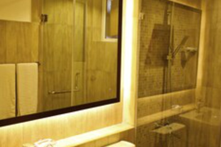 Room 3 of 32