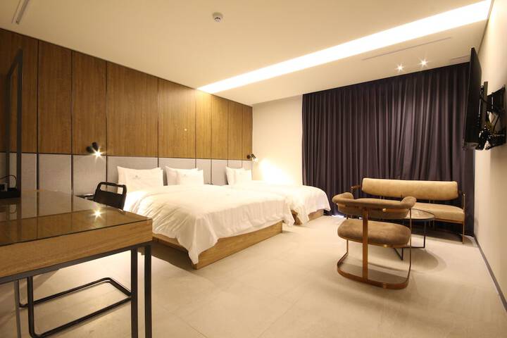 Room 37 of 59