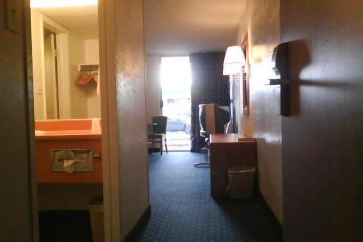 Room 6 of 15