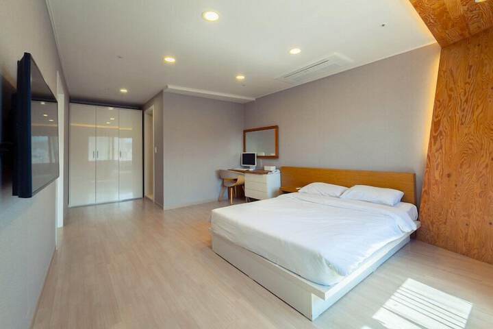 Room 4 of 45