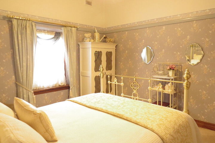 Room 3 of 27