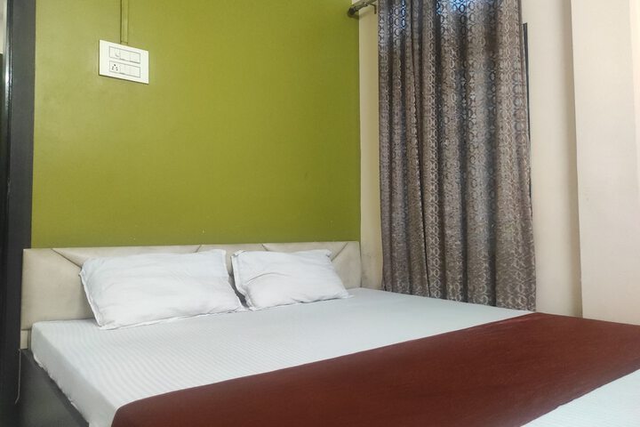 Room 4 of 7