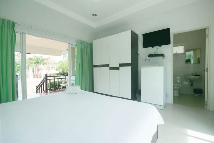 Room 8 of 104