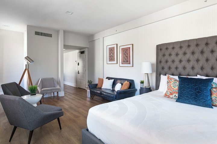 Room 52 of 200