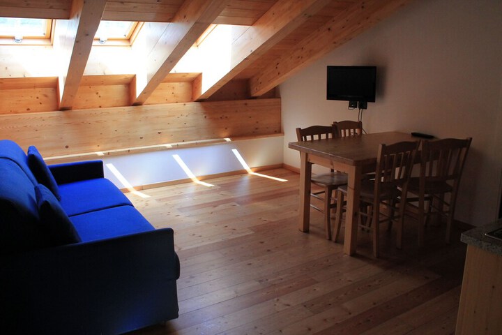 Room 10 of 32