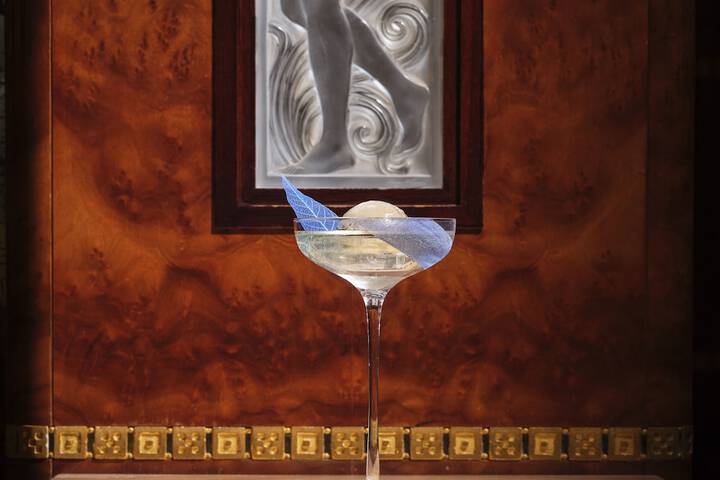 Lounge 55 of 72