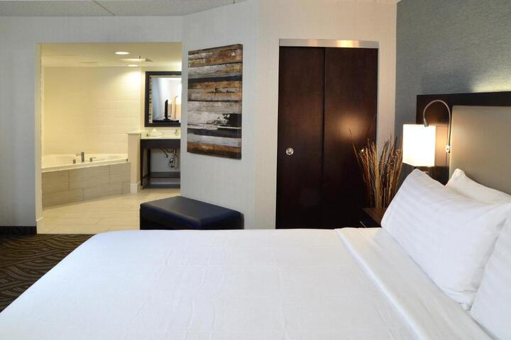 Standard King Bed Accessible (6 of 13)