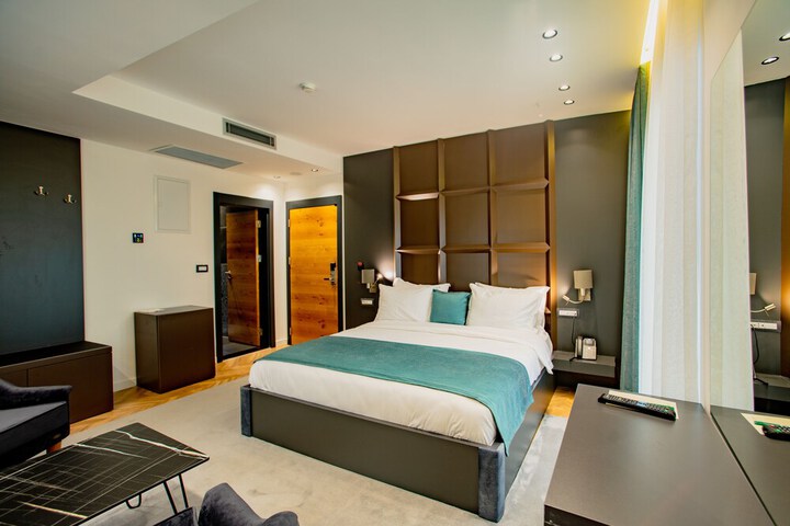 Room 18 of 37
