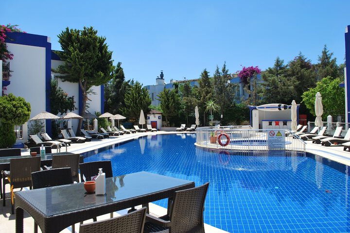 Hotel with Pool