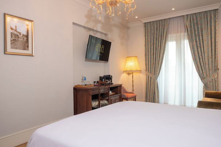 Room 27 of 73