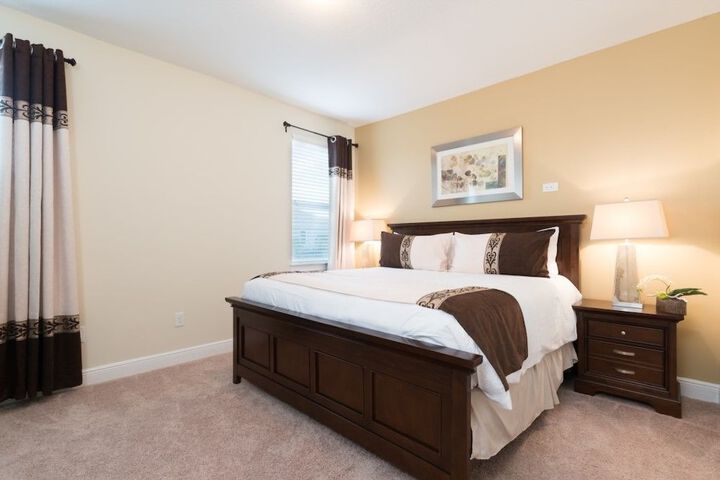 Room 6 of 32