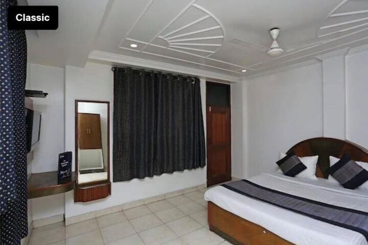 Room 7 of 9