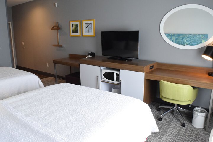 2 Queen Beds Hearing Accessible (11 of 13)
