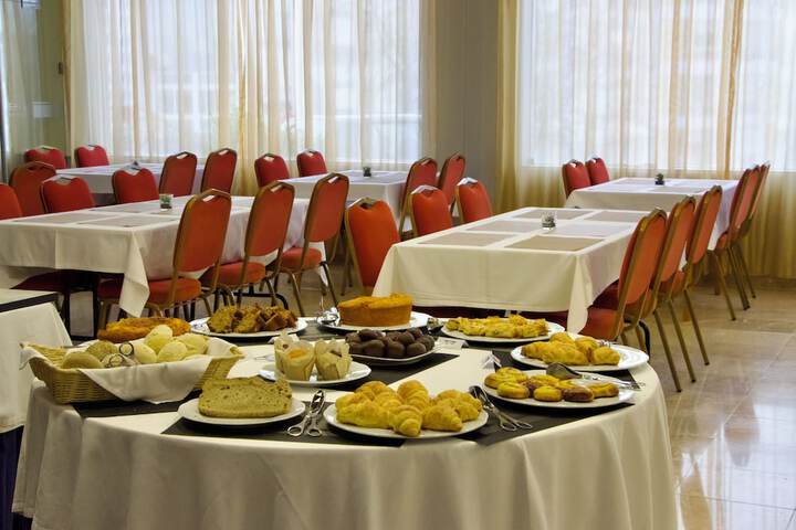 Breakfast/Coffee Service 25 of 34