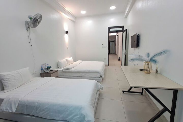 Room 12 of 32