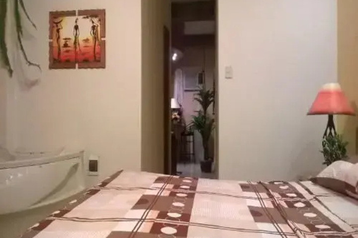 Room 5 of 9