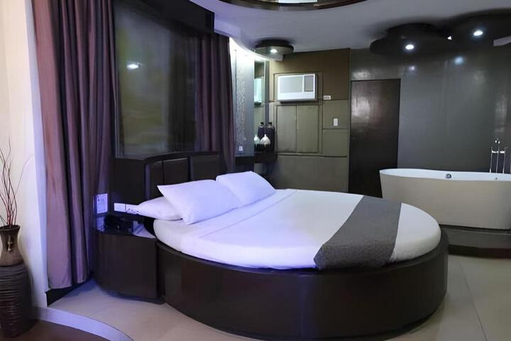 Room 9 of 49