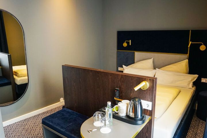 Room 33 of 89