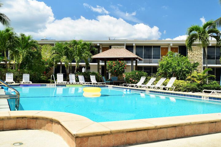 Pool Hotel