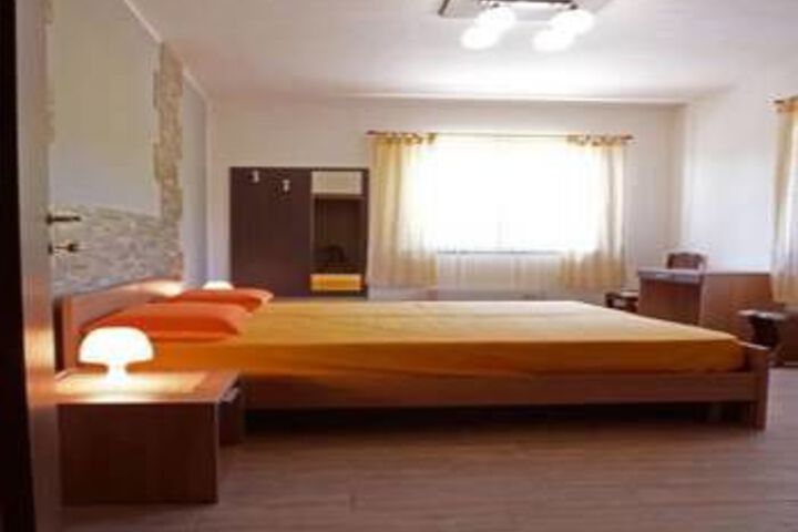 Room 5 of 19