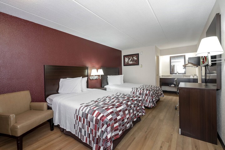 Double Deluxe King Bed (6 of 9)