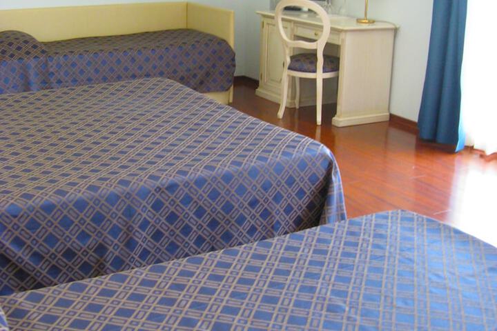 Room 13 of 27