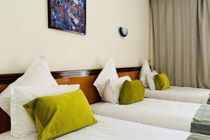 Room 33 of 128