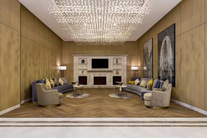 Lounge 61 of 90