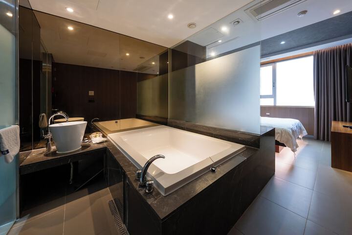 Room 43 of 59