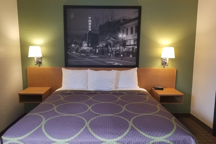 Room 4 of 42