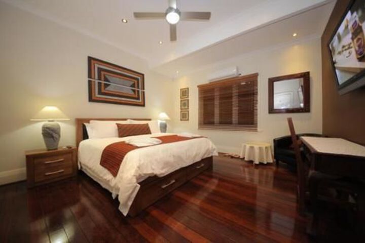 Room 6 of 32