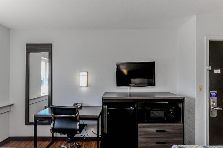 Room 25 of 33