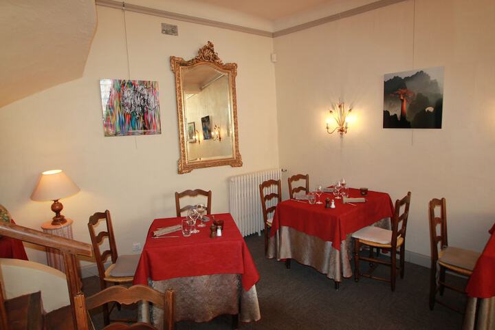 Dining 37 of 64