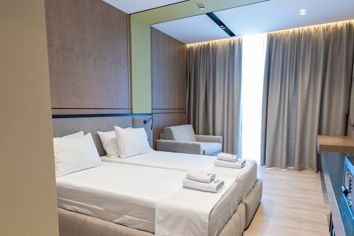 Room 8 of 62