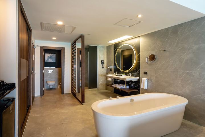 Room 40 of 135